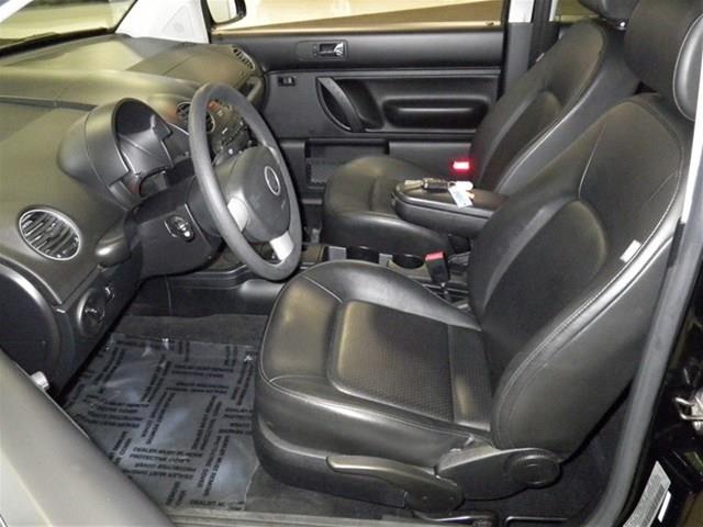 Volkswagen New Beetle 2010 photo 3