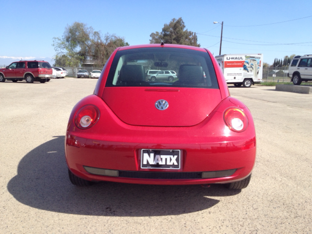 Volkswagen New Beetle 2010 photo 2