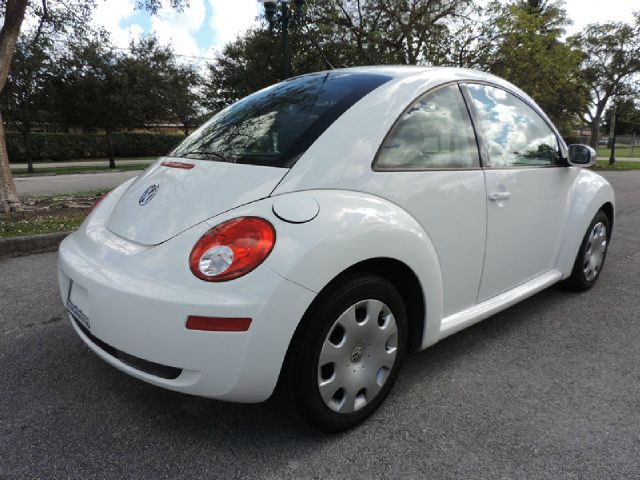 Volkswagen New Beetle 2010 photo 3