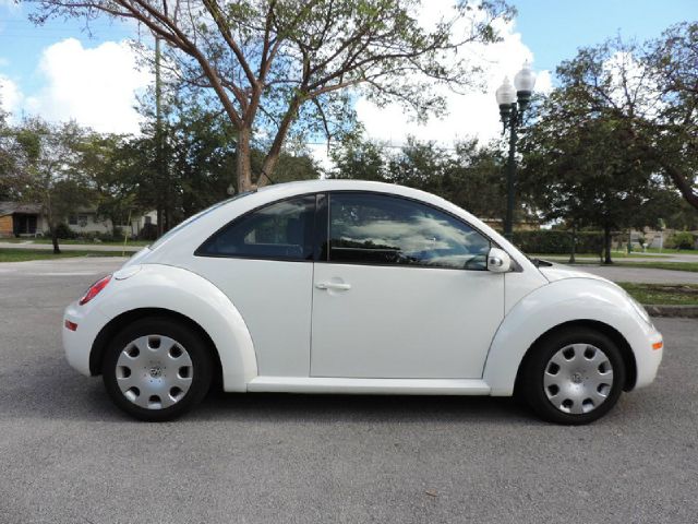 Volkswagen New Beetle 2010 photo 4
