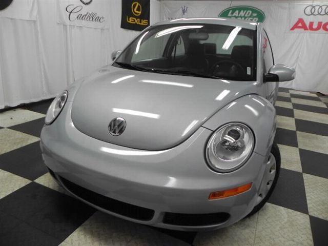 Volkswagen New Beetle 2010 photo 1