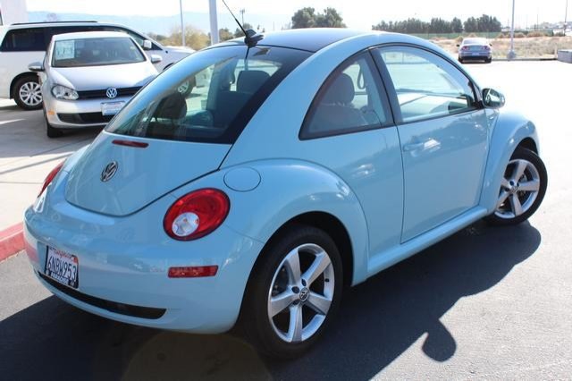 Volkswagen New Beetle 2010 photo 5