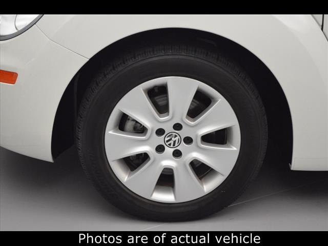 Volkswagen New Beetle 2010 photo 3
