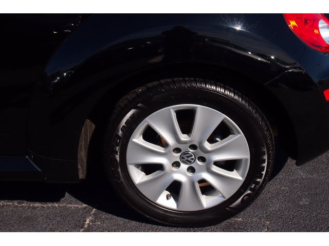 Volkswagen New Beetle 2010 photo 1