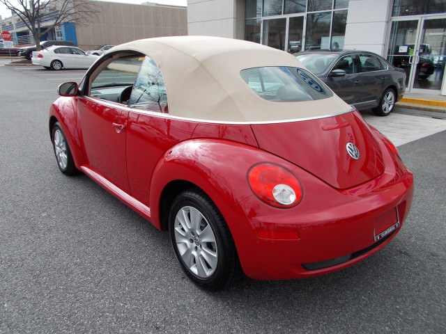 Volkswagen New Beetle 2010 photo 1
