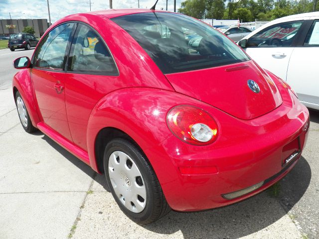 Volkswagen New Beetle 2010 photo 1