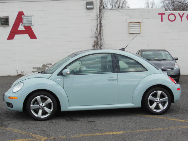 Volkswagen New Beetle 2010 photo 1