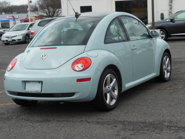 Volkswagen New Beetle 2010 photo 4