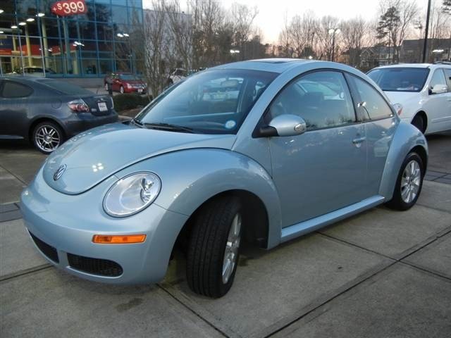 Volkswagen New Beetle 2010 photo 1