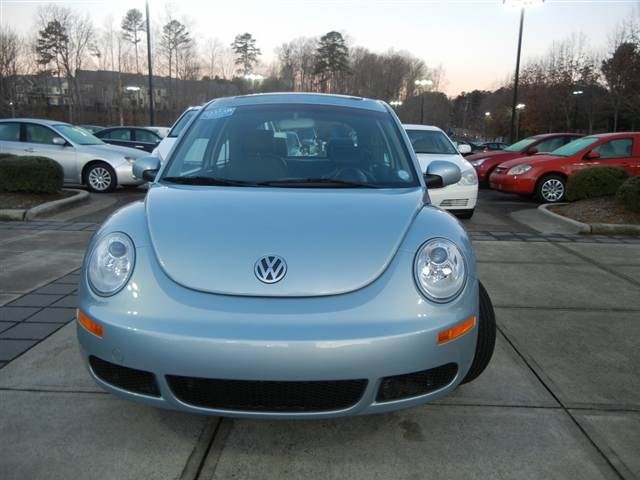 Volkswagen New Beetle 2010 photo 3