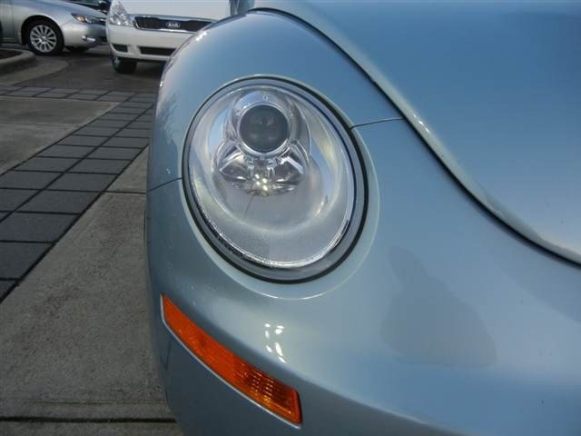 Volkswagen New Beetle 2010 photo 4