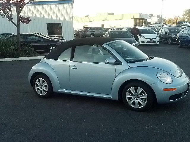 Volkswagen New Beetle 2010 photo 1
