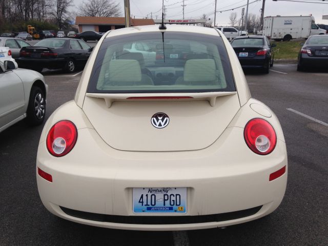 Volkswagen New Beetle 2010 photo 2