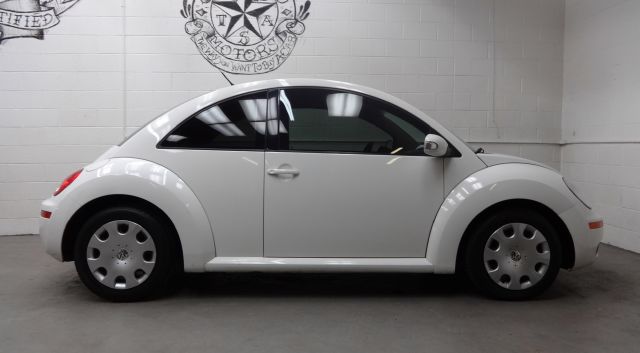 Volkswagen New Beetle Reg Cab 135.5 WB 4WD DRW Hatchback