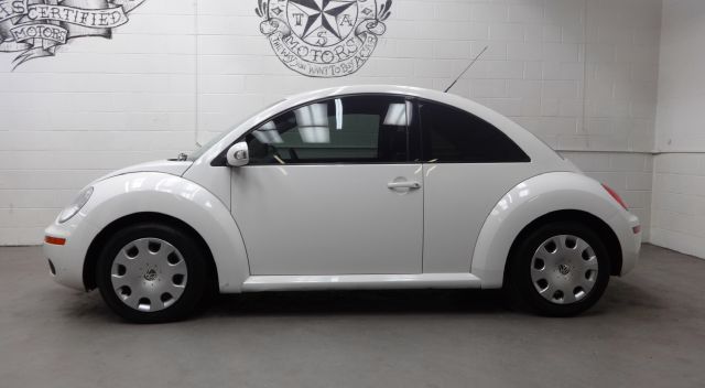 Volkswagen New Beetle 2010 photo 1
