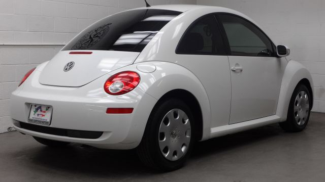 Volkswagen New Beetle 2010 photo 2