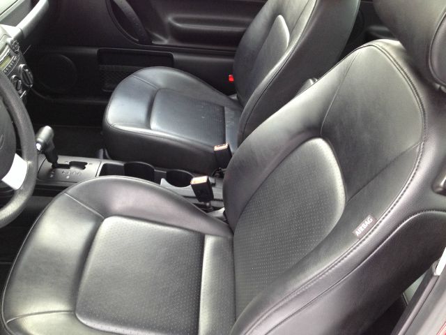 Volkswagen New Beetle 2010 photo 2