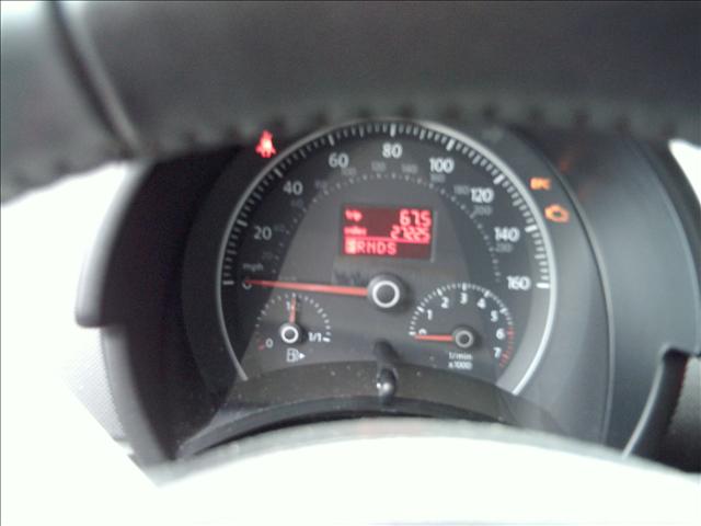 Volkswagen New Beetle 2010 photo 2