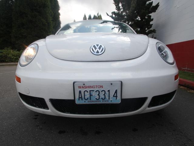 Volkswagen New Beetle 2010 photo 1
