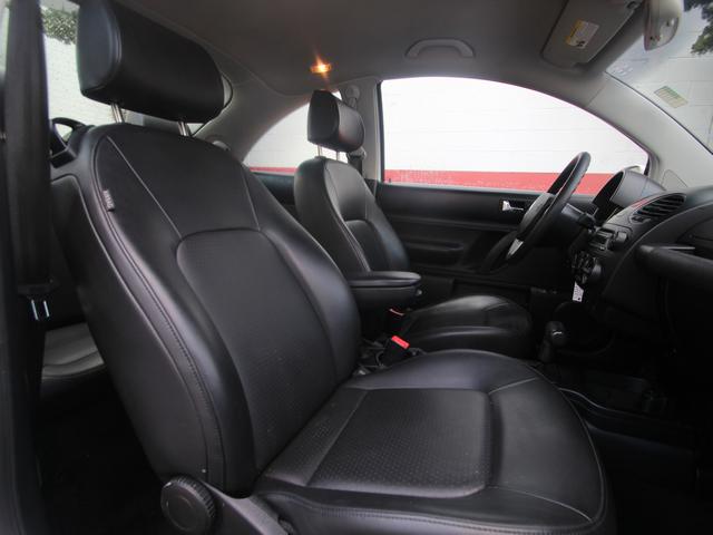 Volkswagen New Beetle 2010 photo 3