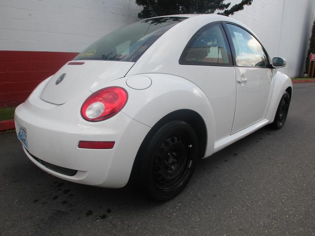 Volkswagen New Beetle 2010 photo 4