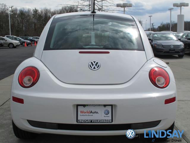 Volkswagen New Beetle 2010 photo 1