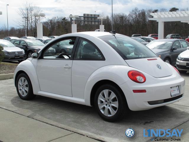 Volkswagen New Beetle 2010 photo 2