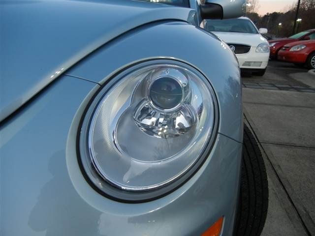 Volkswagen New Beetle 2010 photo 4
