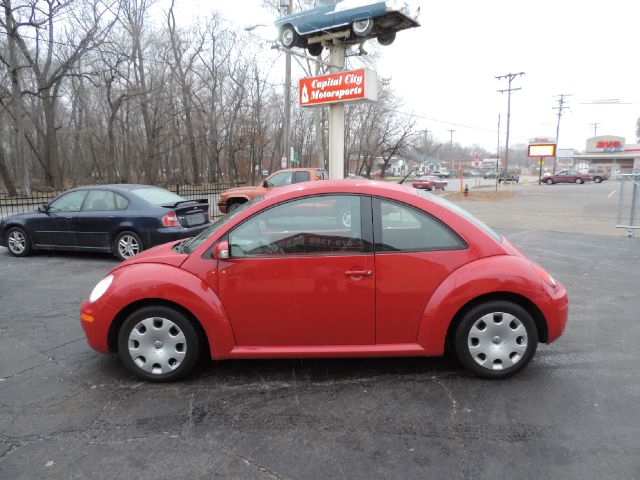 Volkswagen New Beetle 2010 photo 2