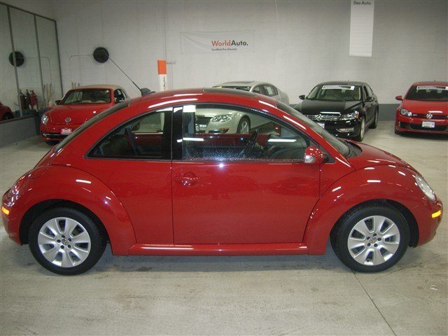Volkswagen New Beetle 2010 photo 2