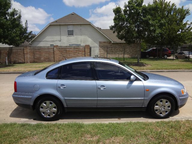 Volkswagen Passat 1998 photo 1