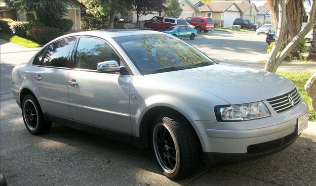 Volkswagen Passat 1999 photo 1