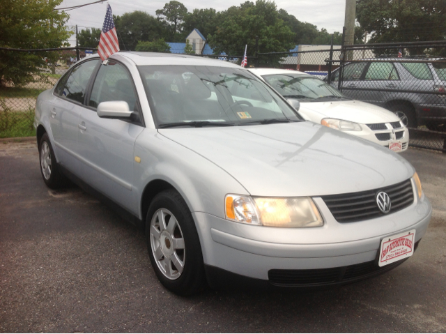 Volkswagen Passat SE Crew Cab 4WD FFV Sedan