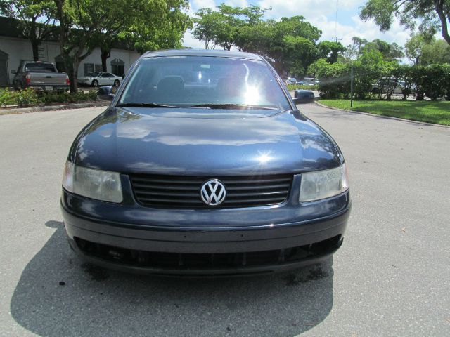 Volkswagen Passat 1999 photo 1