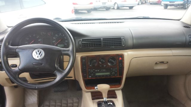 Volkswagen Passat 1999 photo 1