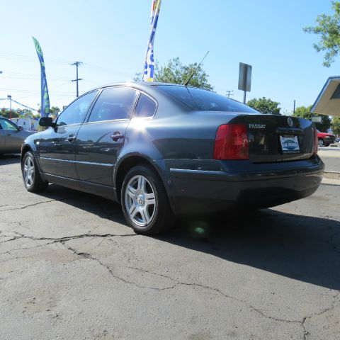 Volkswagen Passat 2000 photo 1