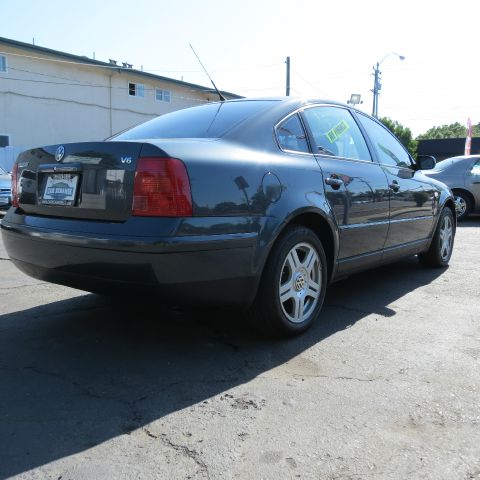 Volkswagen Passat 2000 photo 2