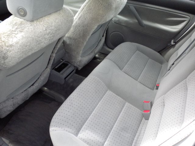 Volkswagen Passat FWD 4dr Sport Sedan