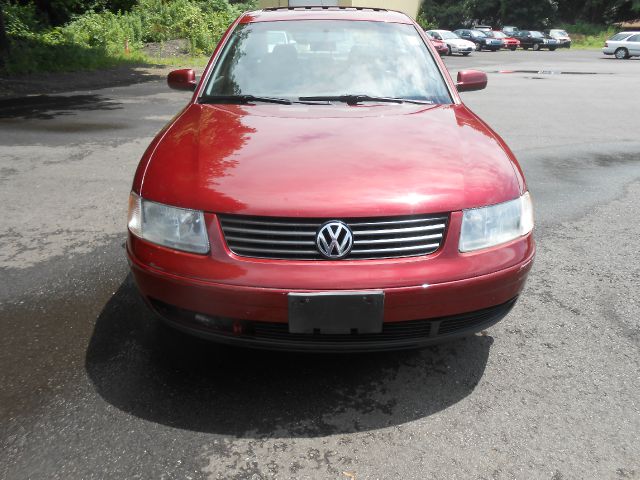 Volkswagen Passat 2000 photo 1