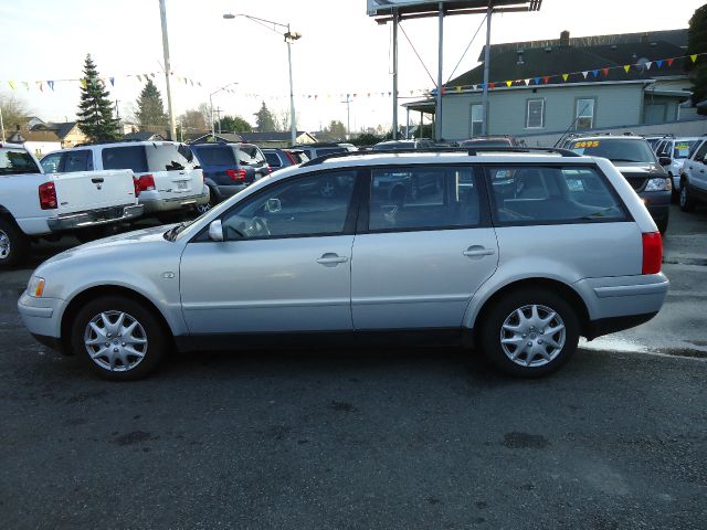Volkswagen Passat 2000 photo 1