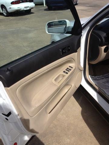 Volkswagen Passat 2000 photo 2