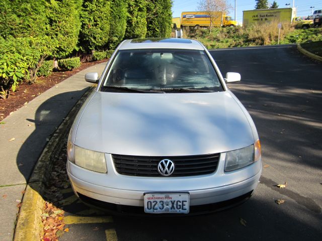Volkswagen Passat 2000 photo 1