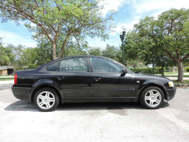 Volkswagen Passat 2000 photo 1