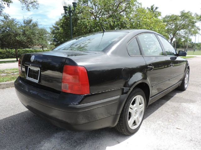 Volkswagen Passat 2000 photo 3