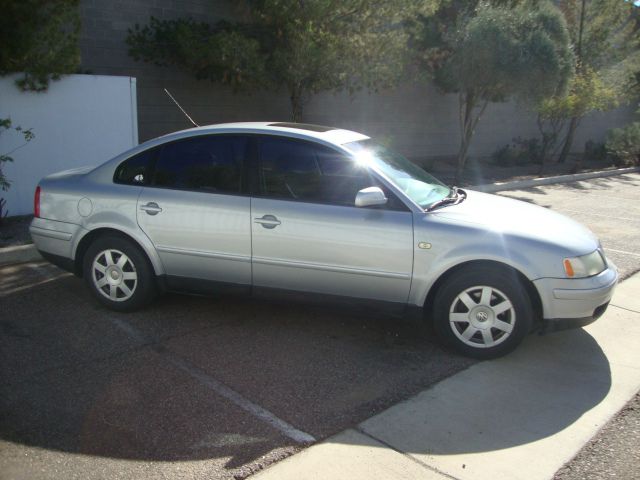 Volkswagen Passat 2000 photo 2