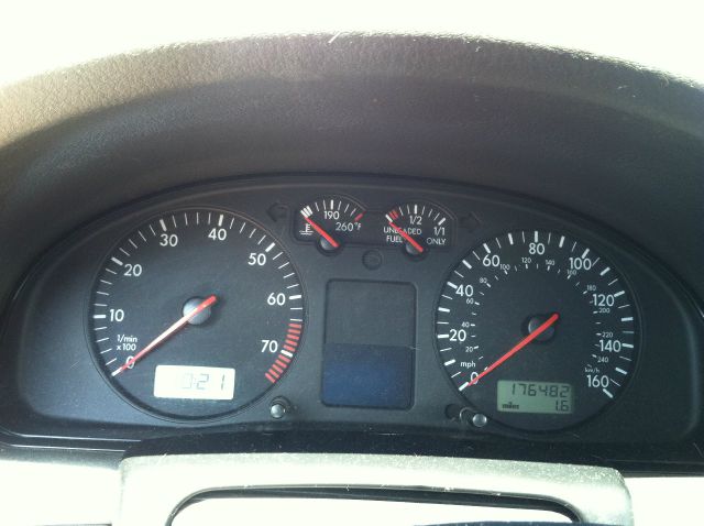 Volkswagen Passat 2000 photo 1