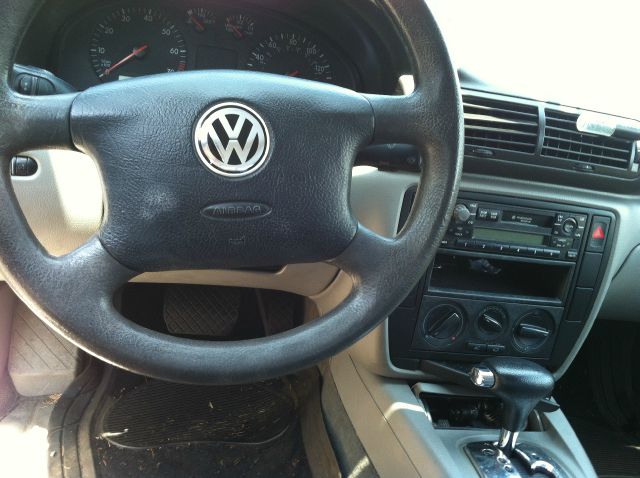 Volkswagen Passat 2000 photo 2