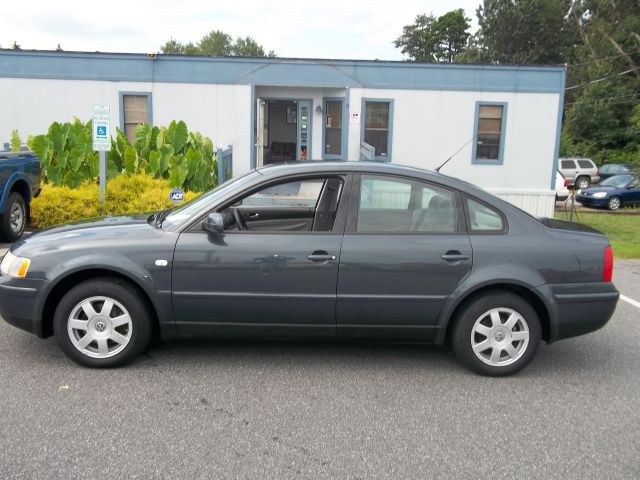 Volkswagen Passat 2000 photo 2