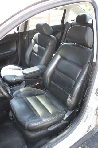 Volkswagen Passat 2000 photo 1