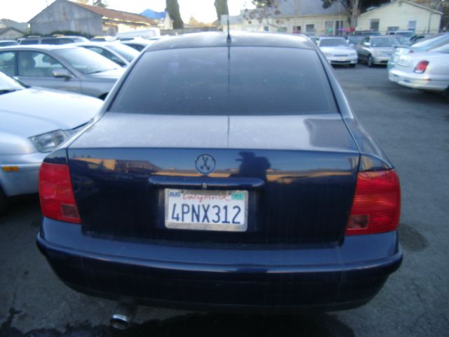 Volkswagen Passat 2000 photo 4